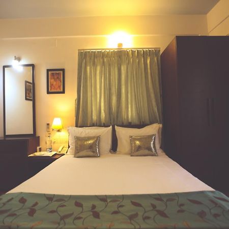 Hotel Casa Broadway Калькутта Экстерьер фото