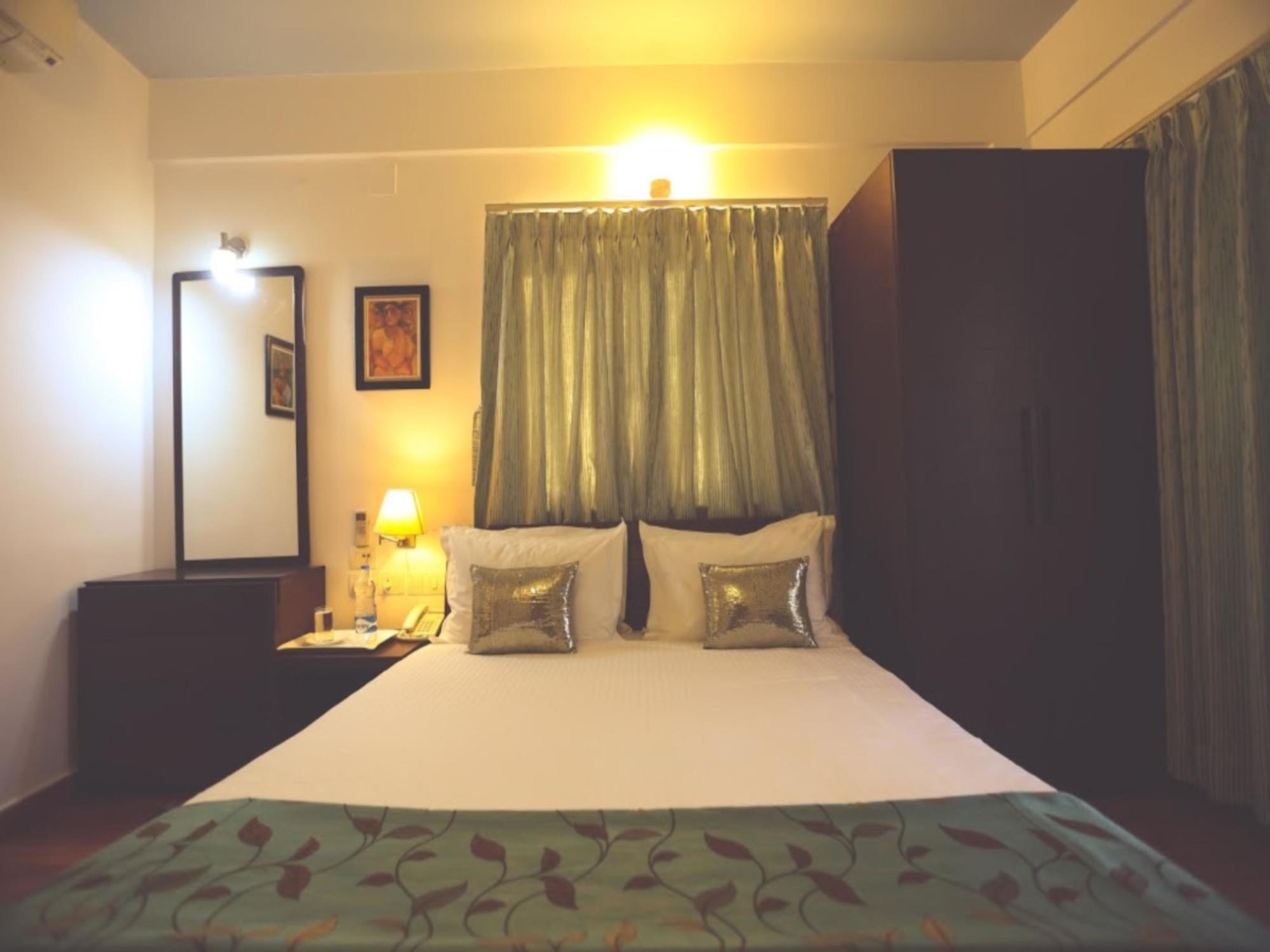 Hotel Casa Broadway Калькутта Экстерьер фото