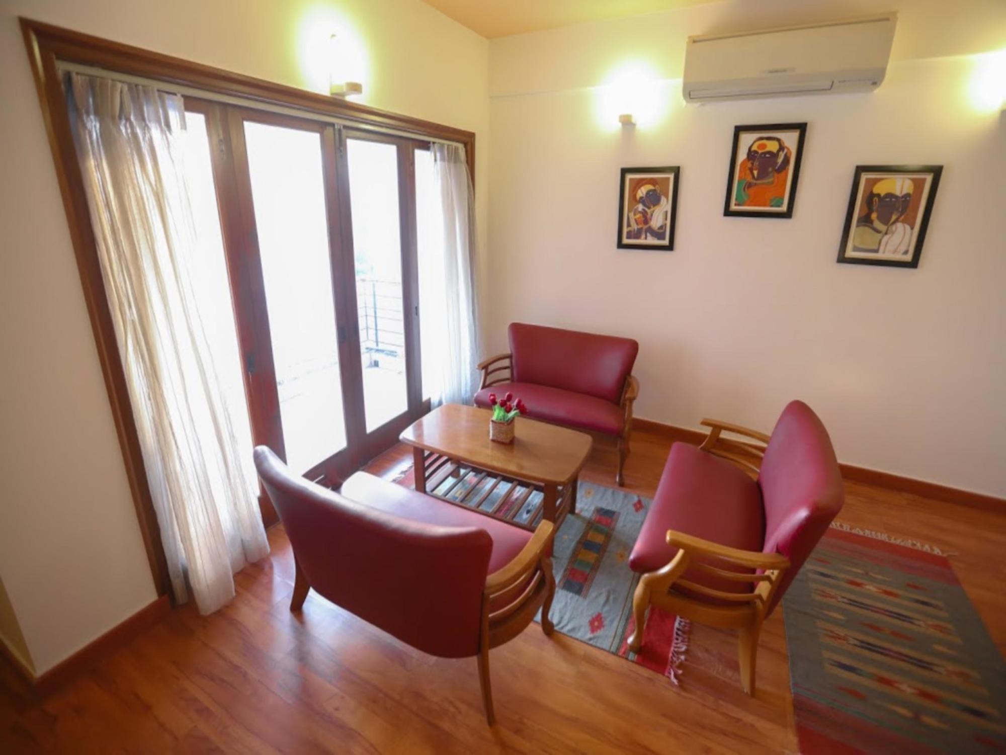 Hotel Casa Broadway Калькутта Экстерьер фото
